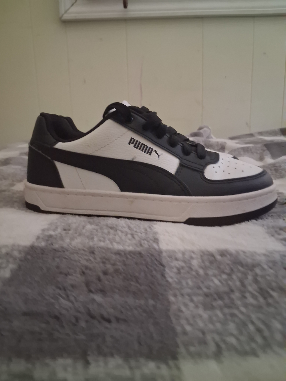 Puma Men’s Black and White Low Top Sneakers - Picture 5 of 6